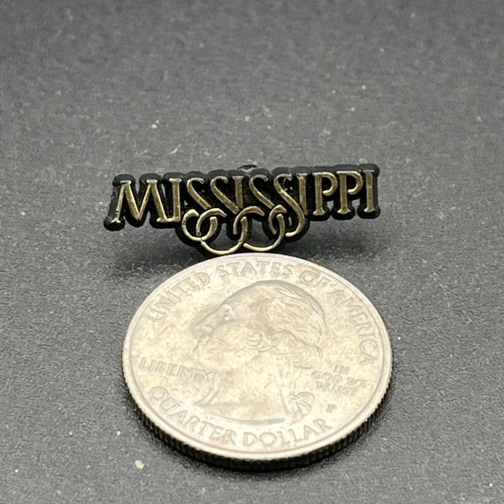 Mississippi Spell‎ Out United States Of America Plastic Lapel Hat Pin